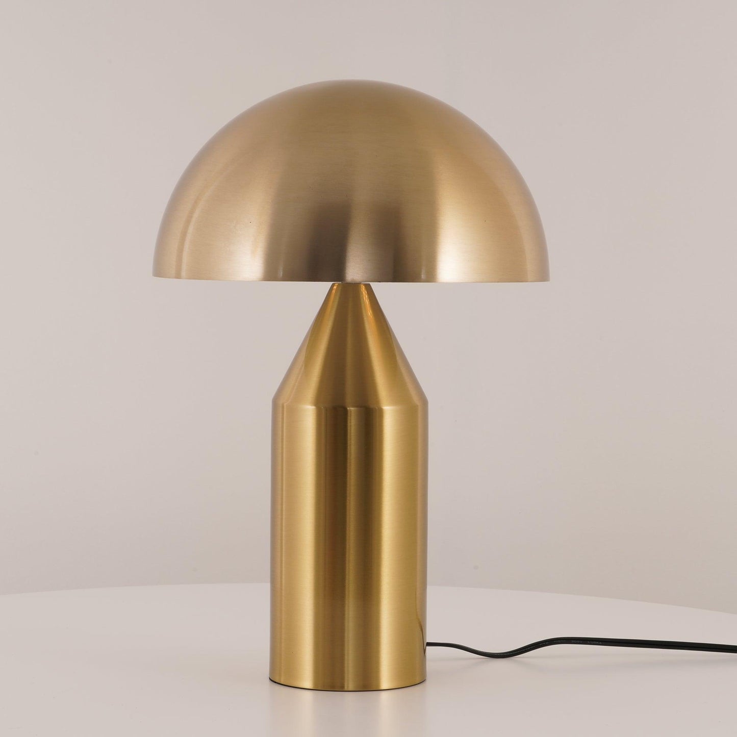 Stella – Metall-Tischlampe im Skulptur-Design