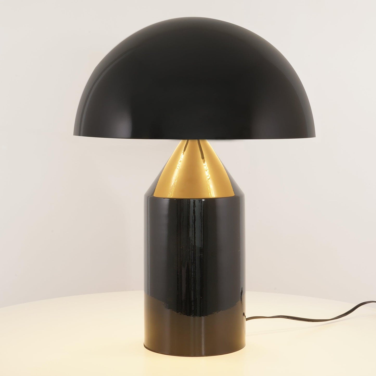 Stella – Metall-Tischlampe im Skulptur-Design