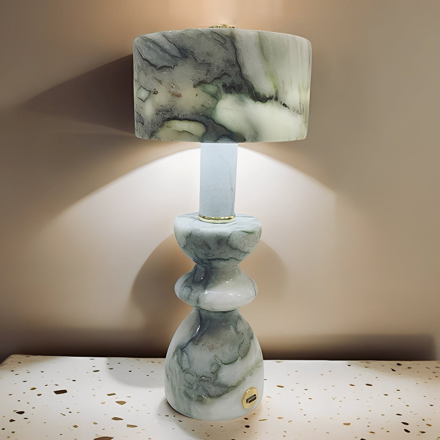 Ava – Schlichte Tischlampe aus Jade-Marmor