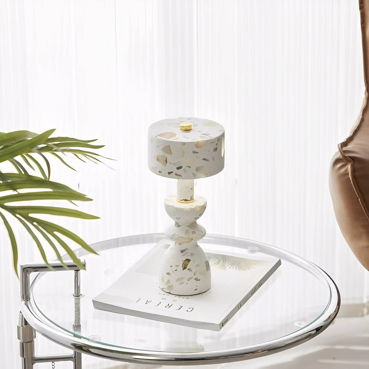 Ava – Schlichte Tischlampe aus Jade-Marmor
