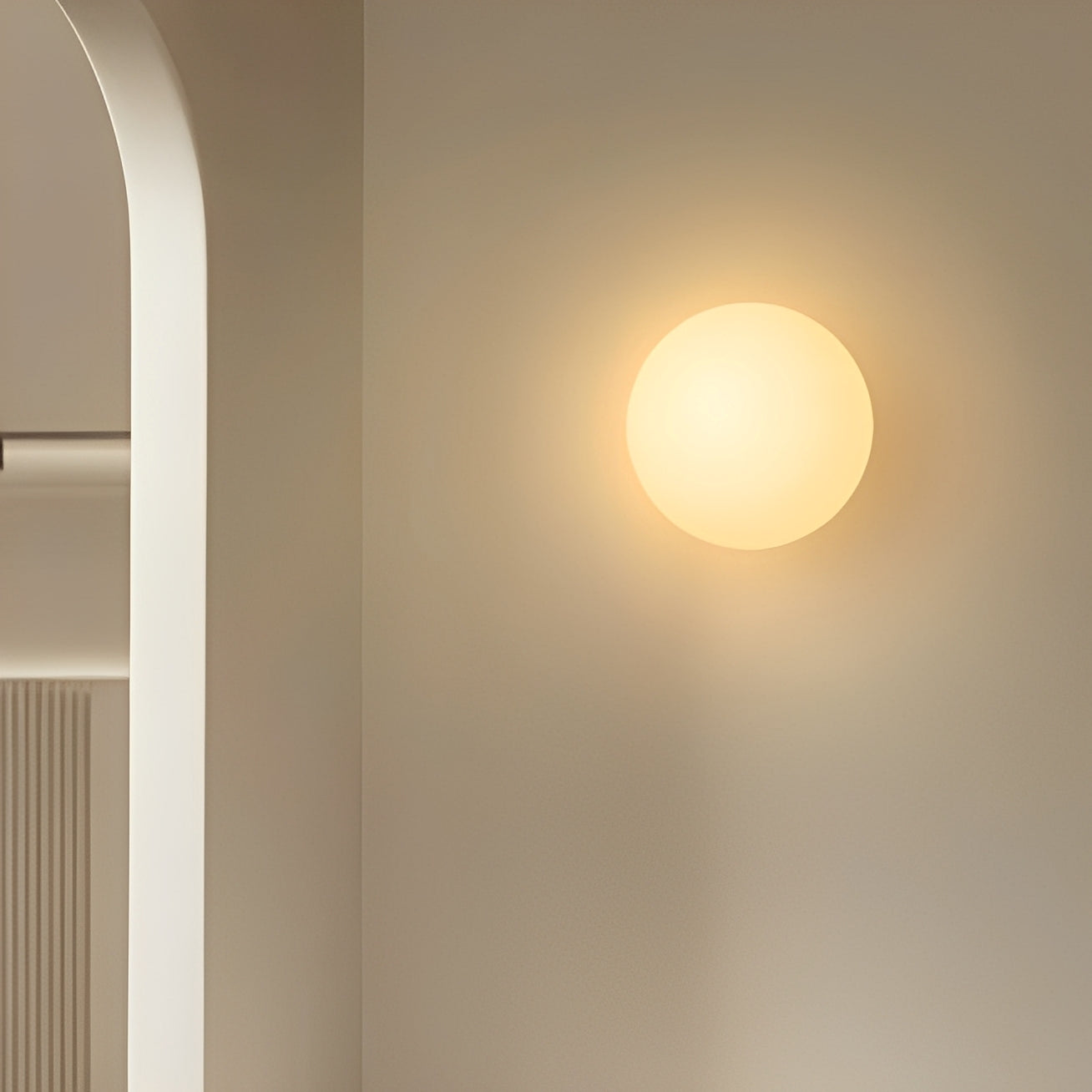 Mira – Einfache Glaskugel-Wandlampe