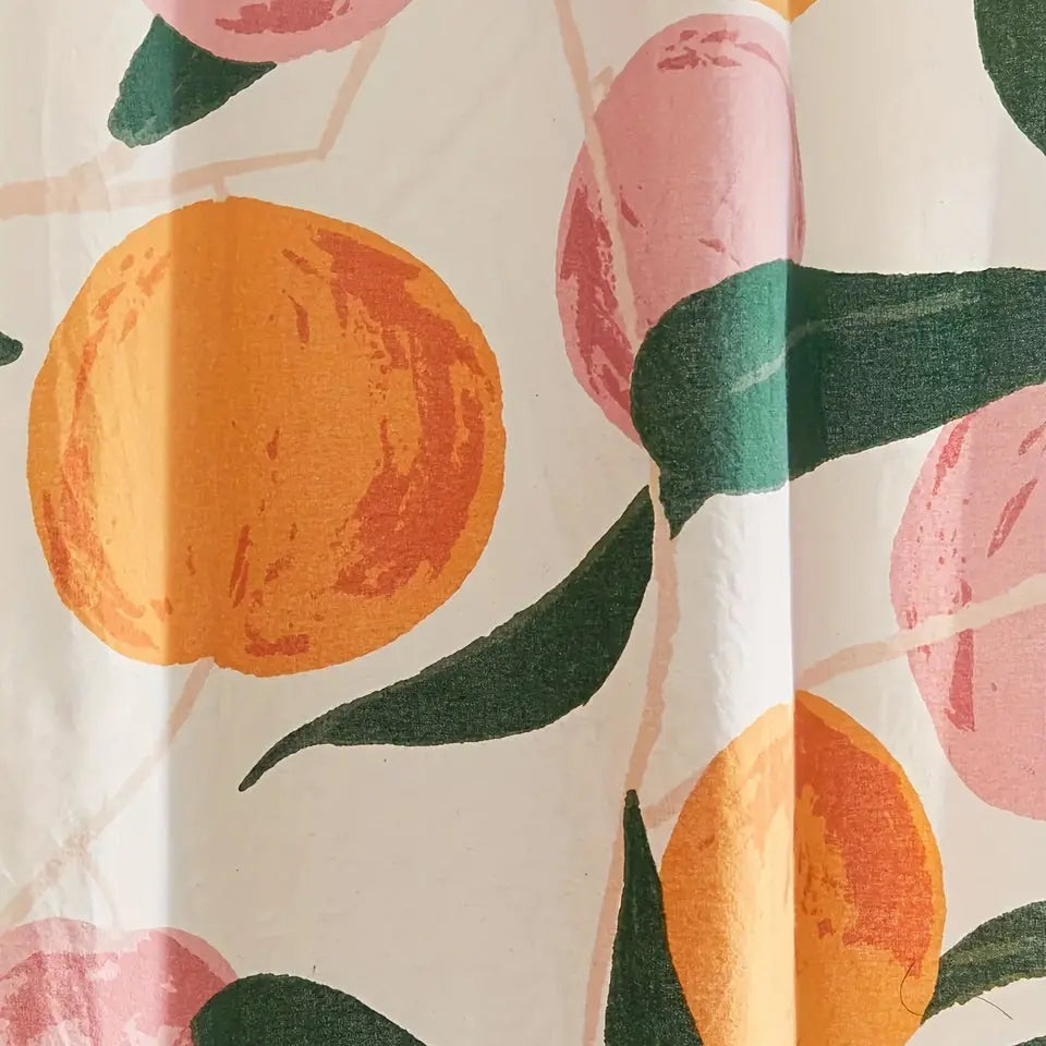 PfirsichFall – Verspielter Duschvorhang mit fruchtigem Design