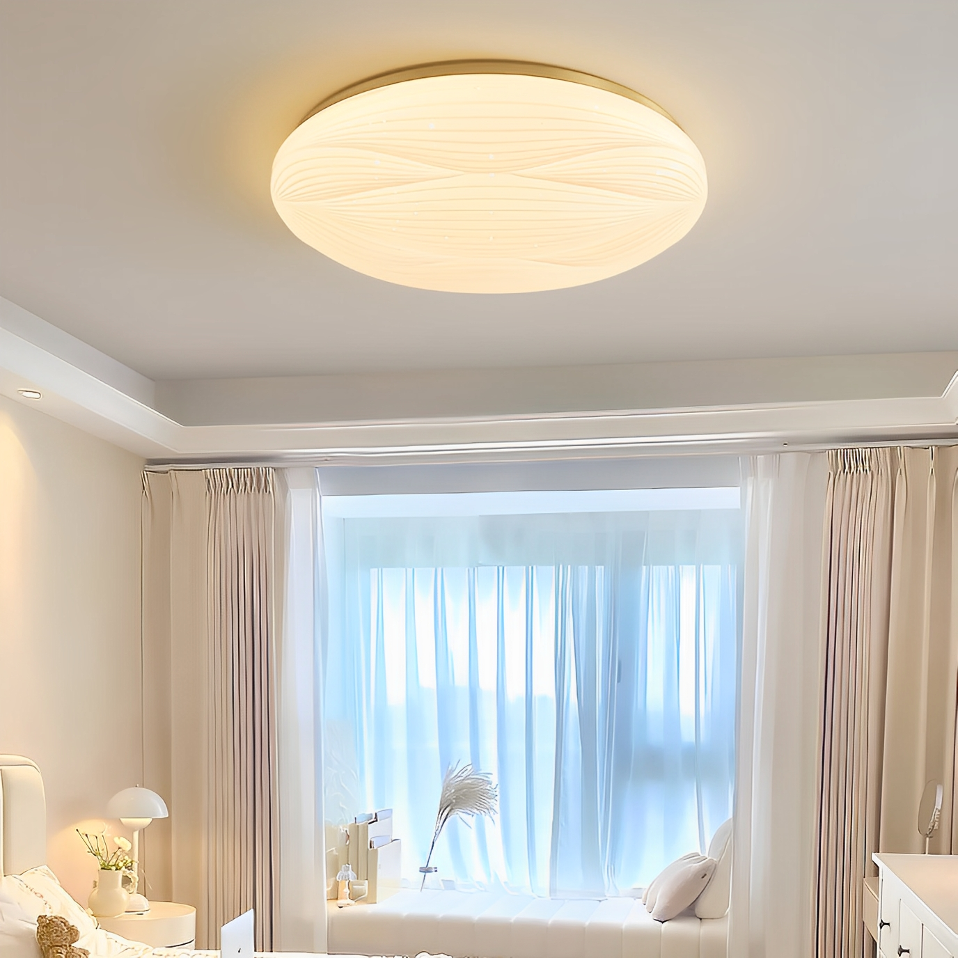 Celina – Runde Deckenlampe im Cremestil mit Kupferakzent