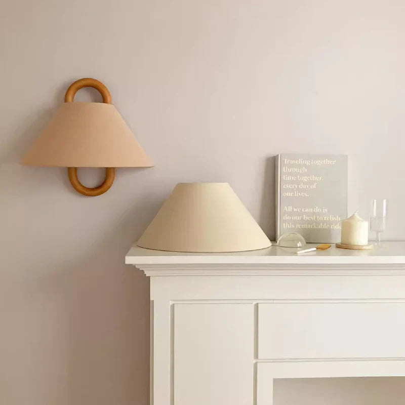 Alina – Wandlampe aus Buchenholz