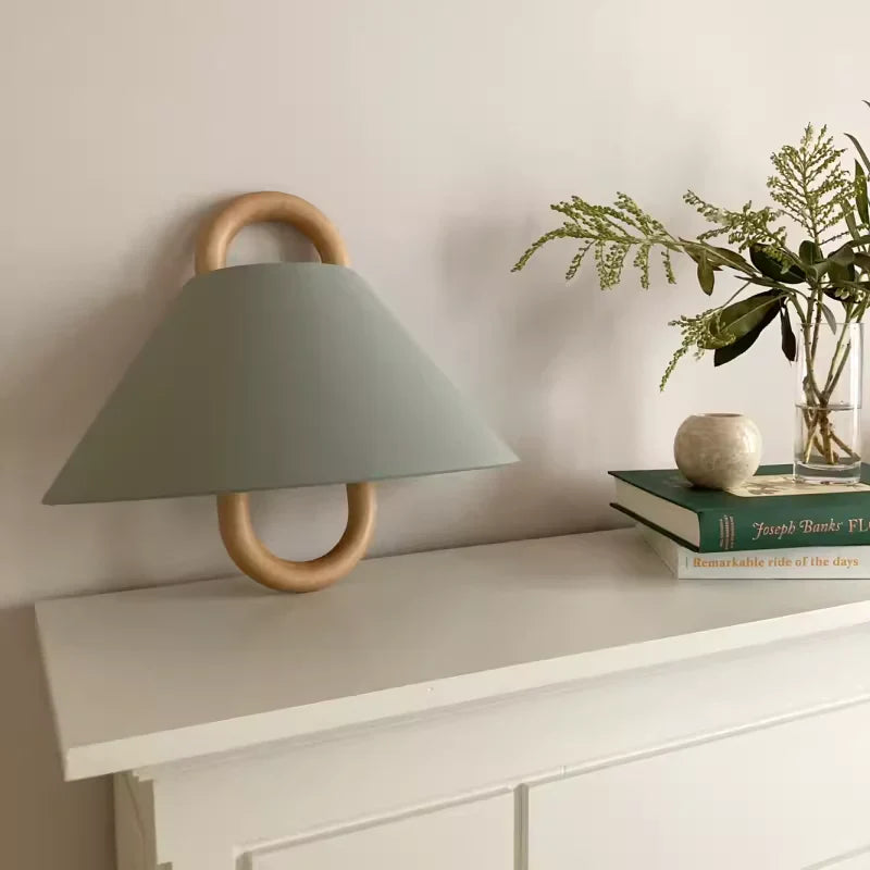 Alina – Wandlampe aus Buchenholz