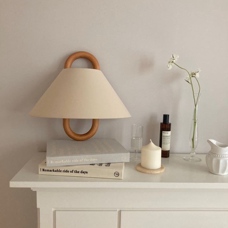 Alina – Wandlampe aus Buchenholz