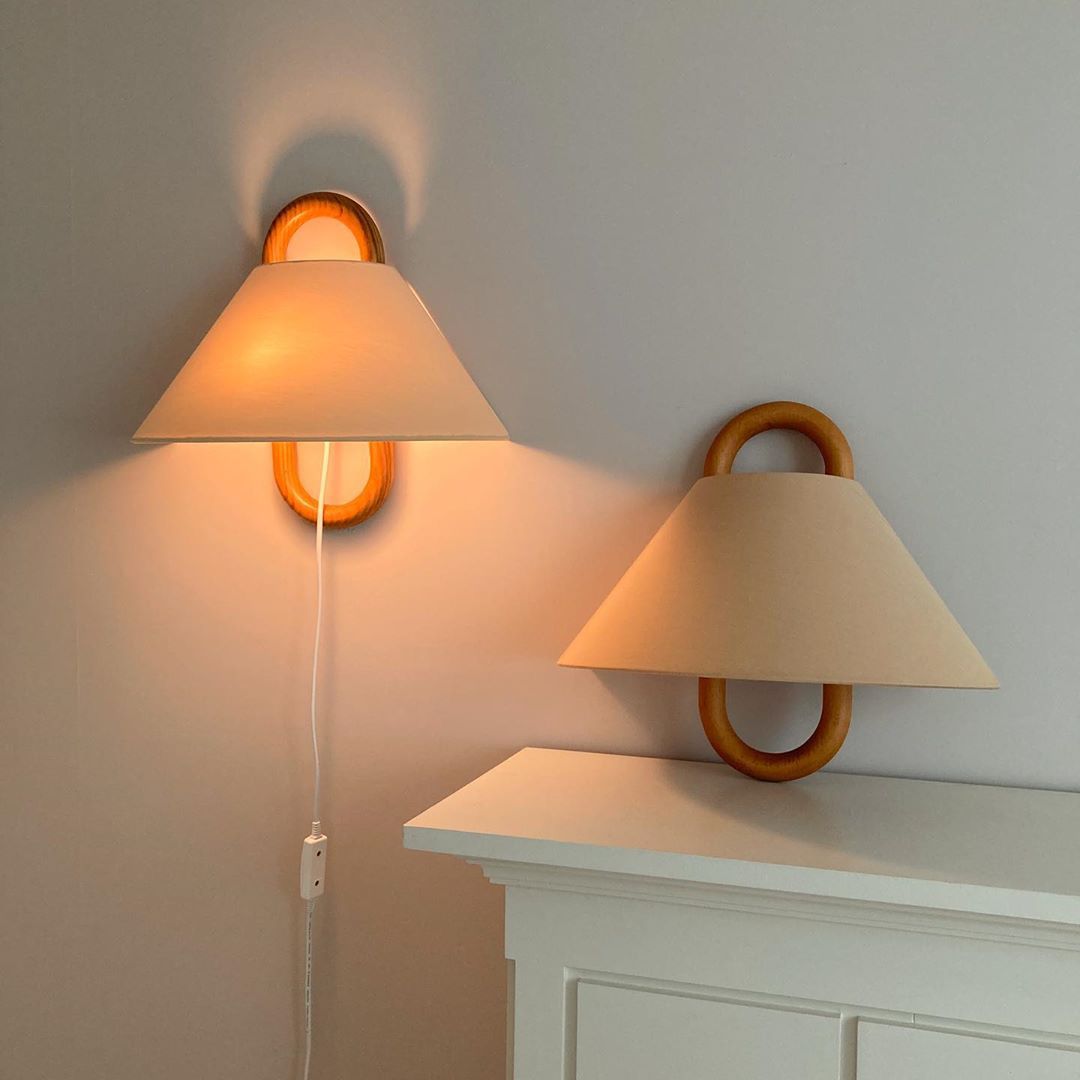 Alina – Wandlampe aus Buchenholz