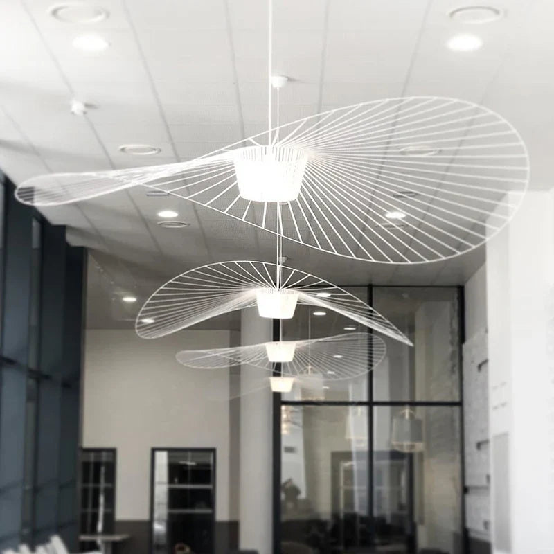 Kronleuchter in Strohhutform für Wohnzimmer