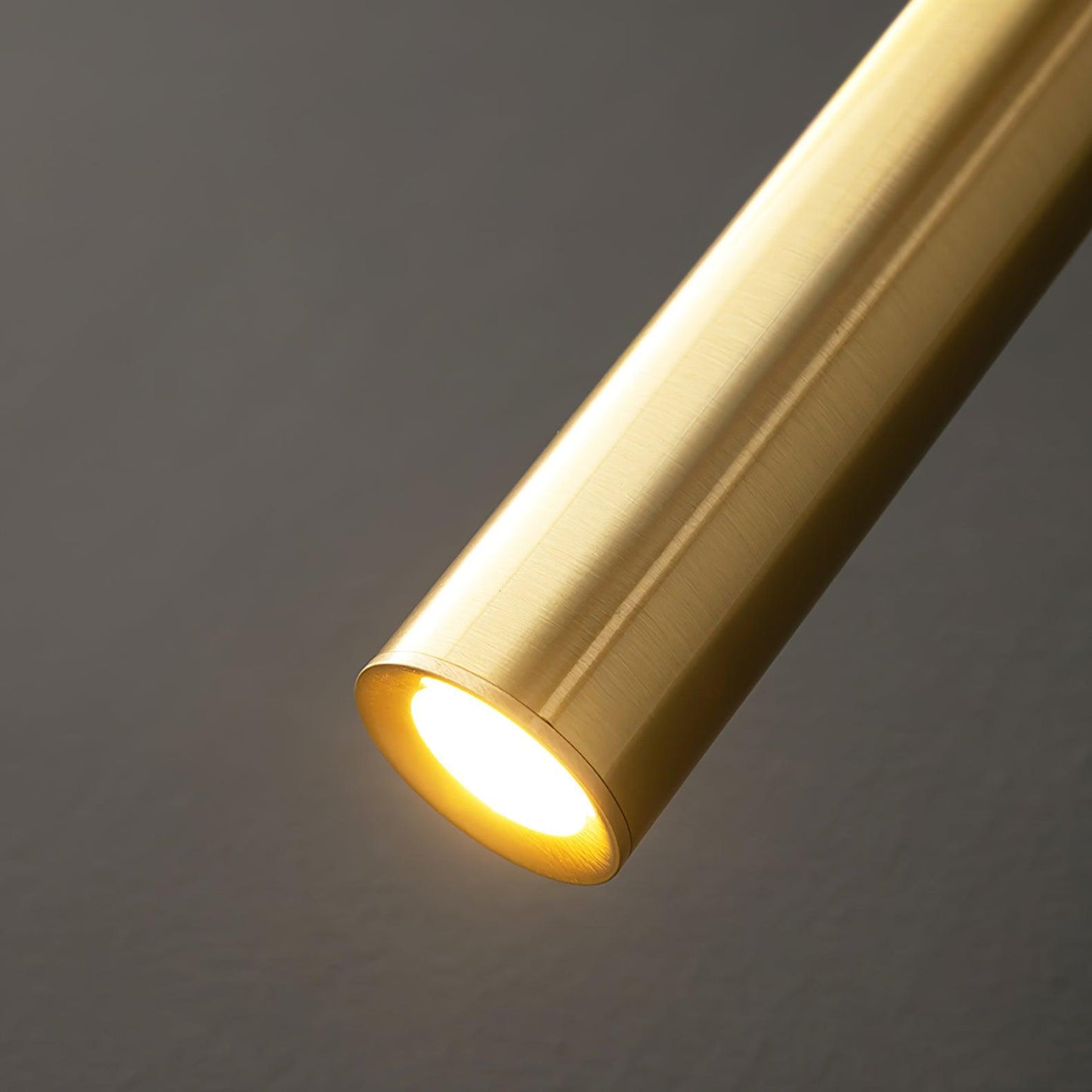 Naira – Kreative Wandlampe im Holzlook