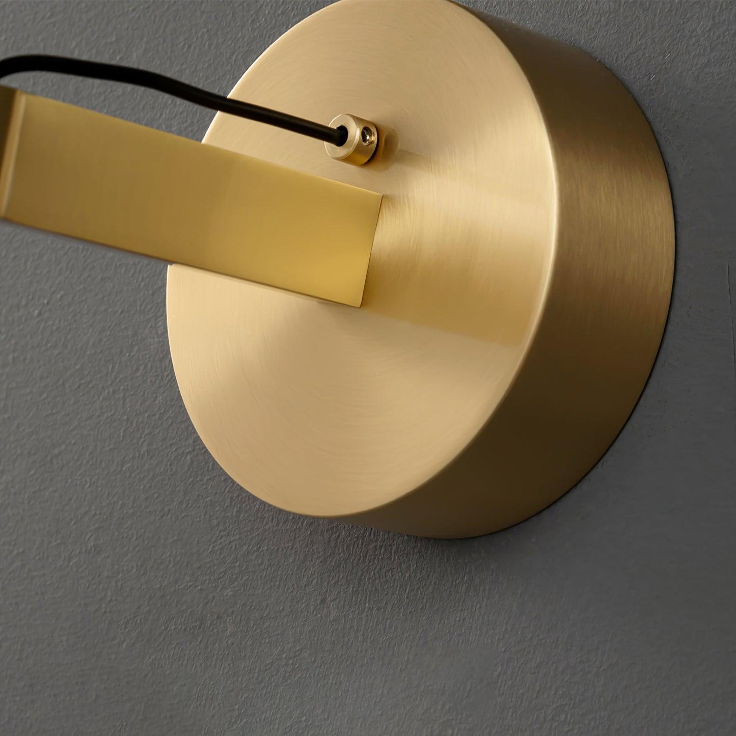 Naira – Kreative Wandlampe im Holzlook