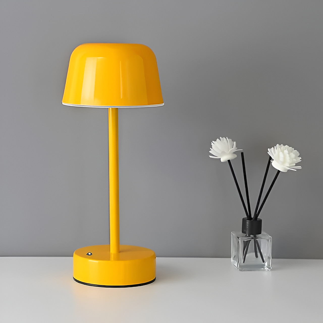 RetroStyle - Farbenfrohe kabellose LED-Tischlampe mit USB-Aufladung