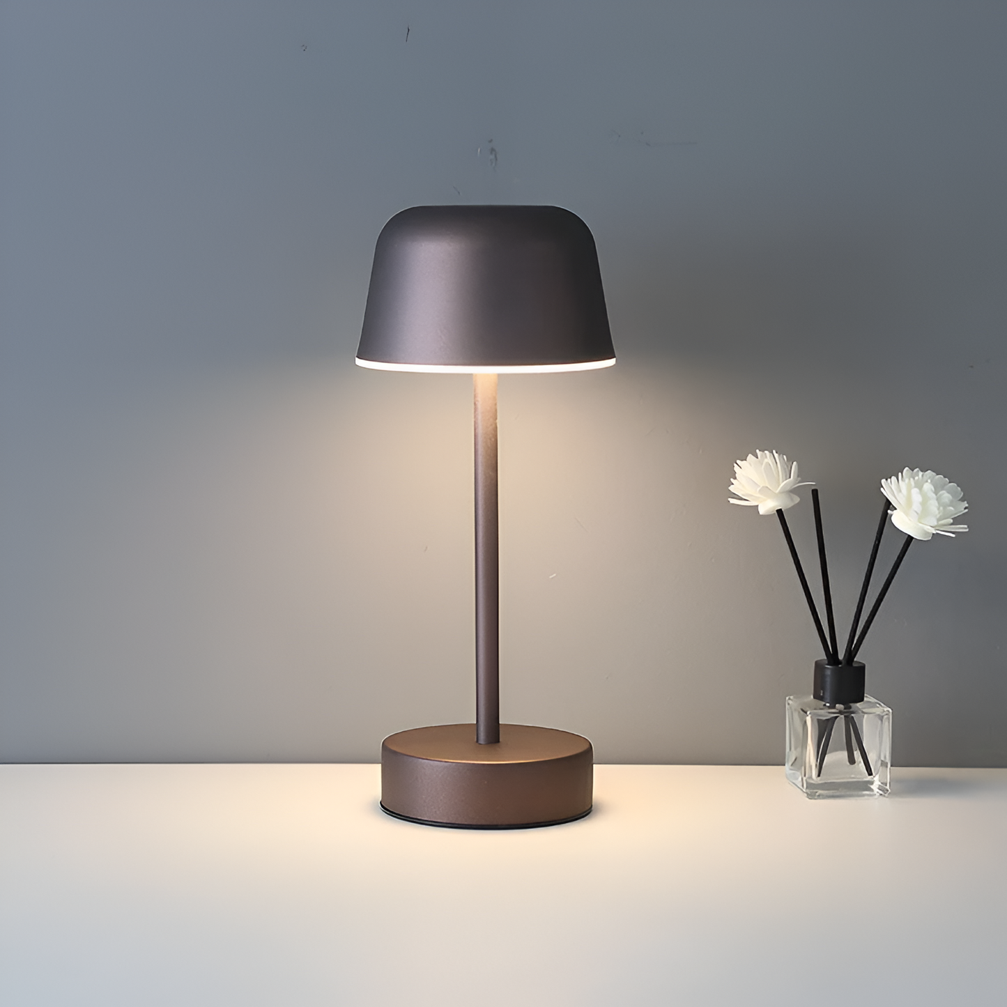 RetroStyle - Farbenfrohe kabellose LED-Tischlampe mit USB-Aufladung