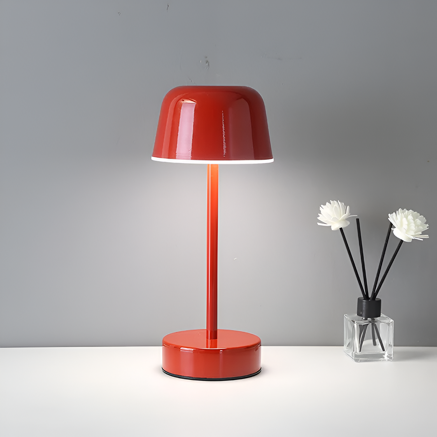 RetroStyle - Farbenfrohe kabellose LED-Tischlampe mit USB-Aufladung