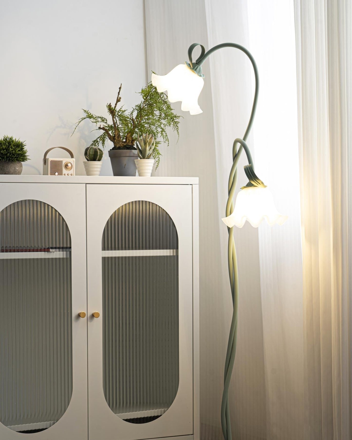 CallaLicht – Elegante Stehlampe im Calla-Blumen-Design