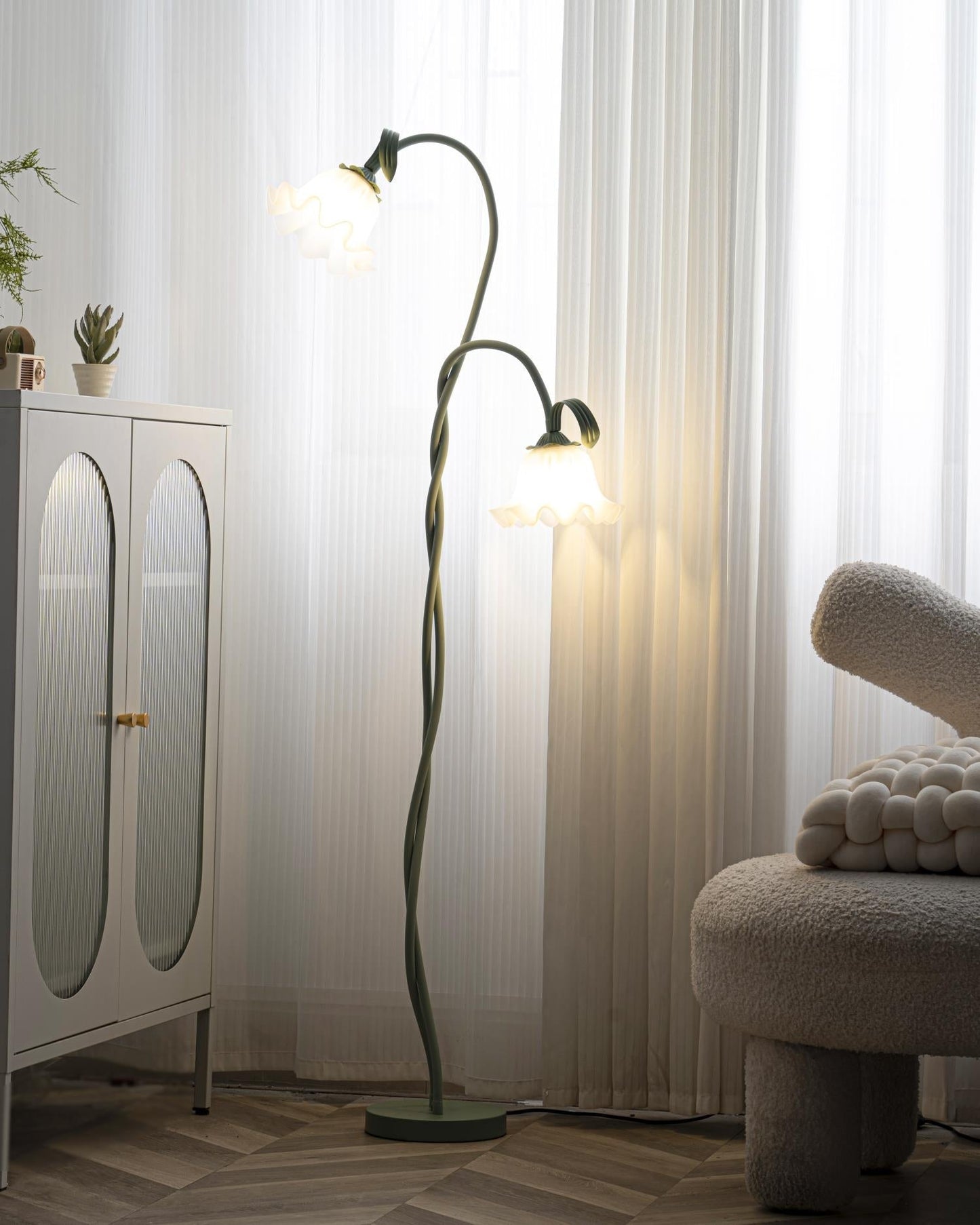 CallaLicht – Elegante Stehlampe im Calla-Blumen-Design