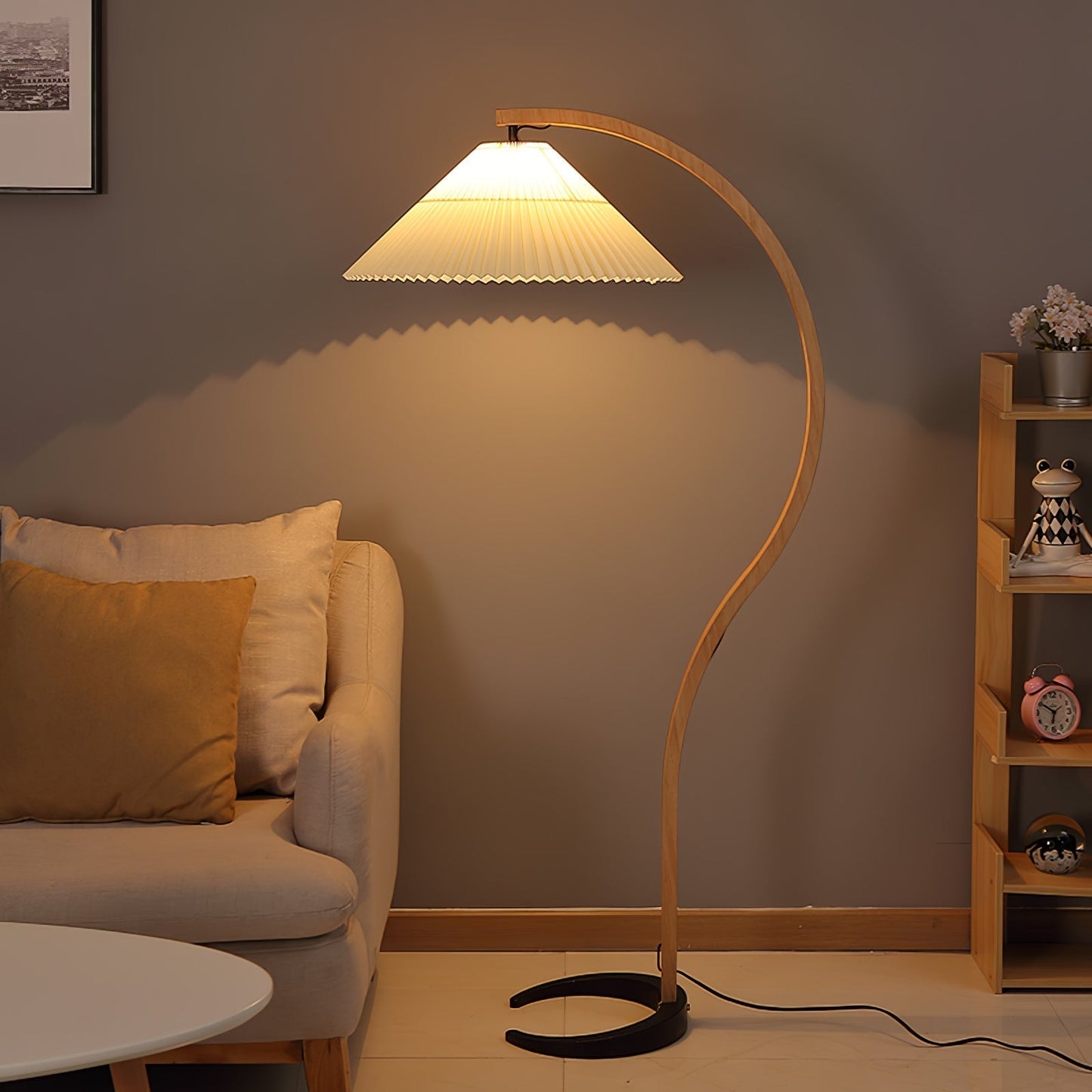 Selina – Skandinavische Stehlampe im Retro-Look