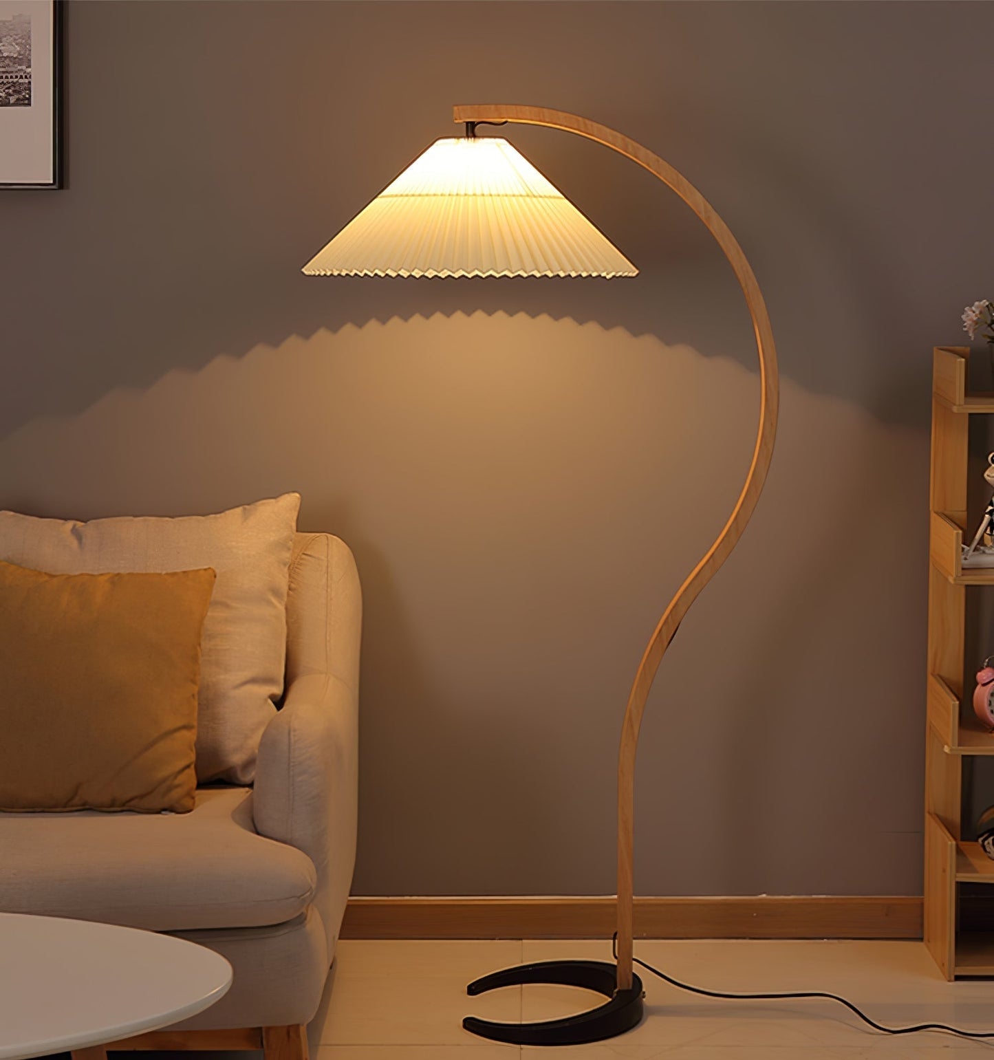 Selina – Skandinavische Stehlampe im Retro-Look