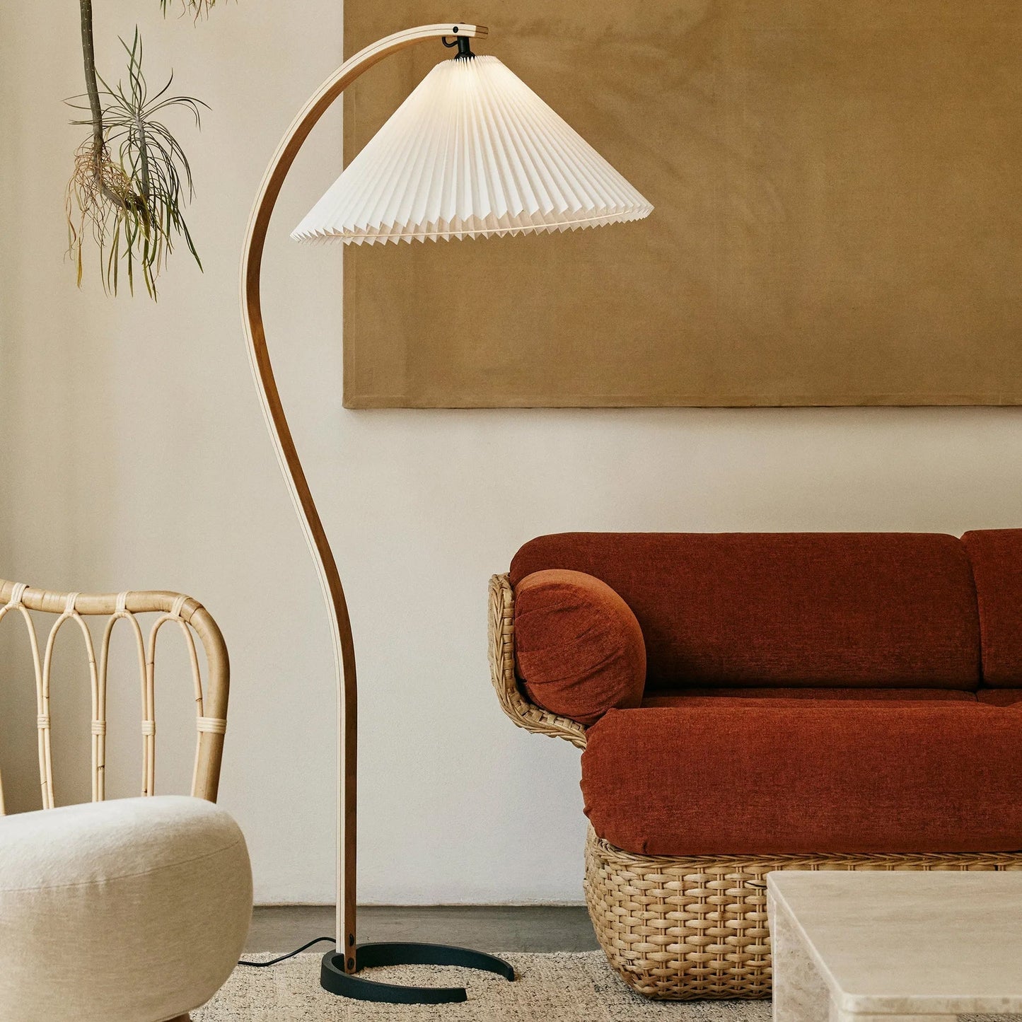 Selina – Skandinavische Stehlampe im Retro-Look