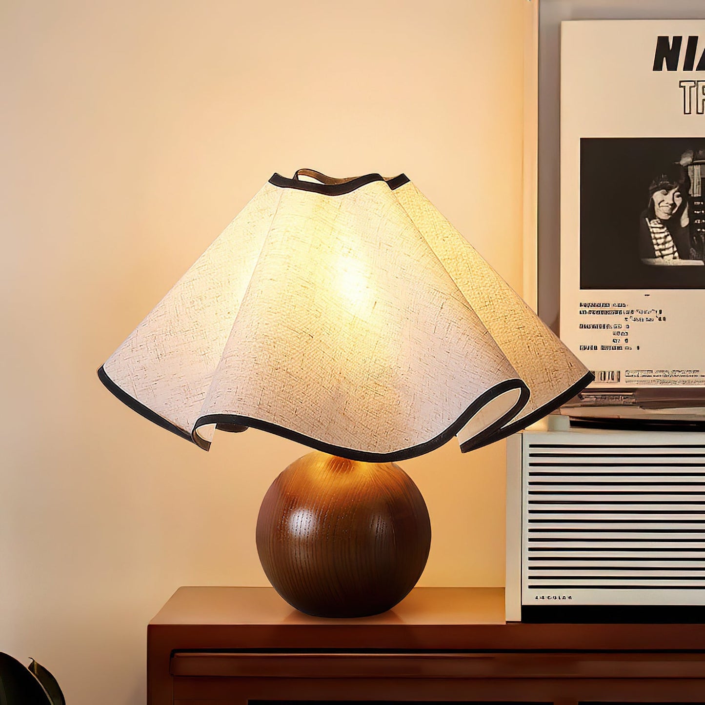 Lina – Alte Holz-Tischlampe im Retro-Stil