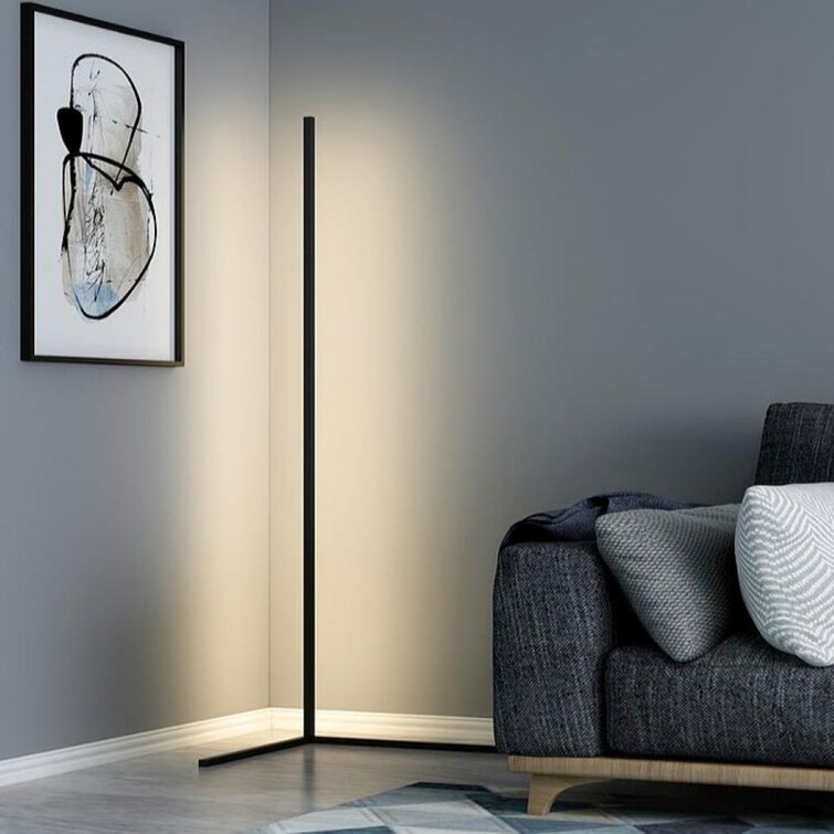 Minimalistische LED-Stehlampe für Ecken mit Farbwechsel
