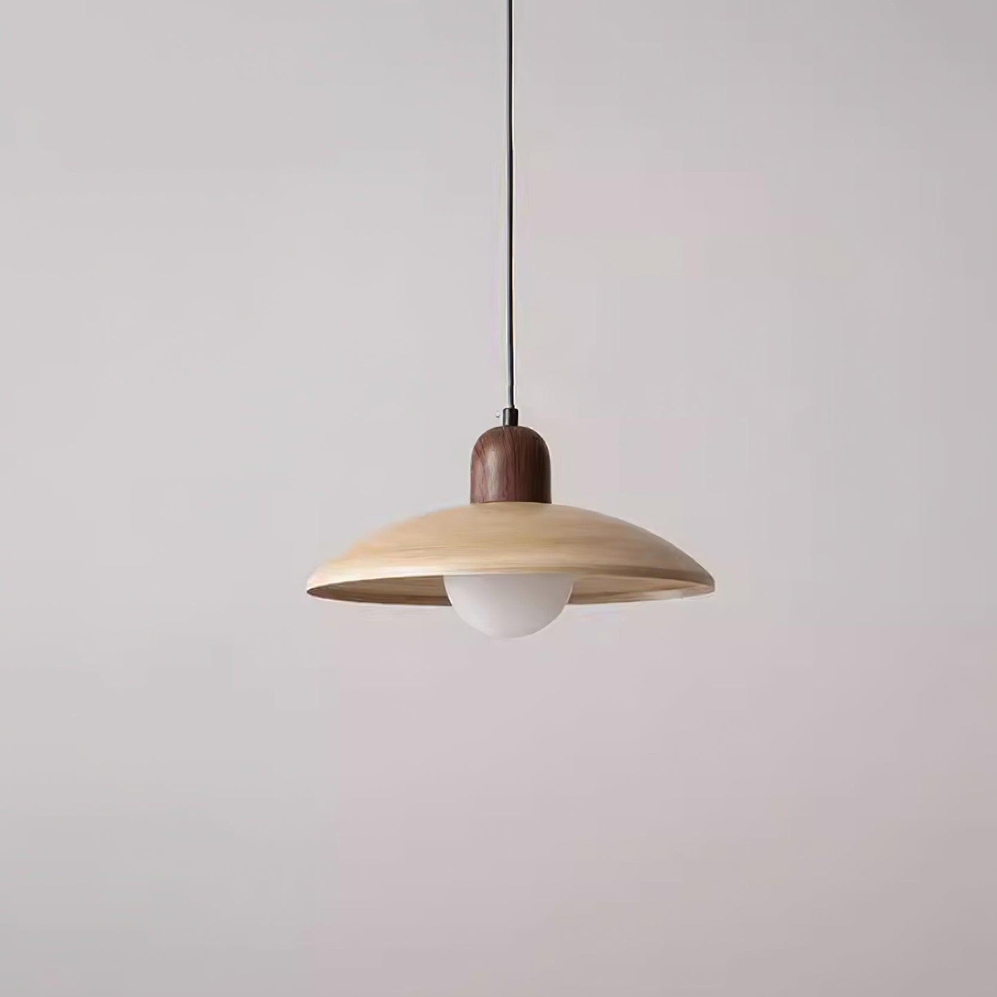 Ylva – Hängeleuchte im Walnussholz-Design