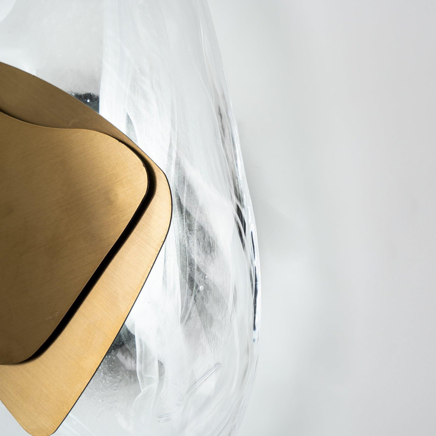 Katara – Designer Wandleuchte mit Kristallakzenten