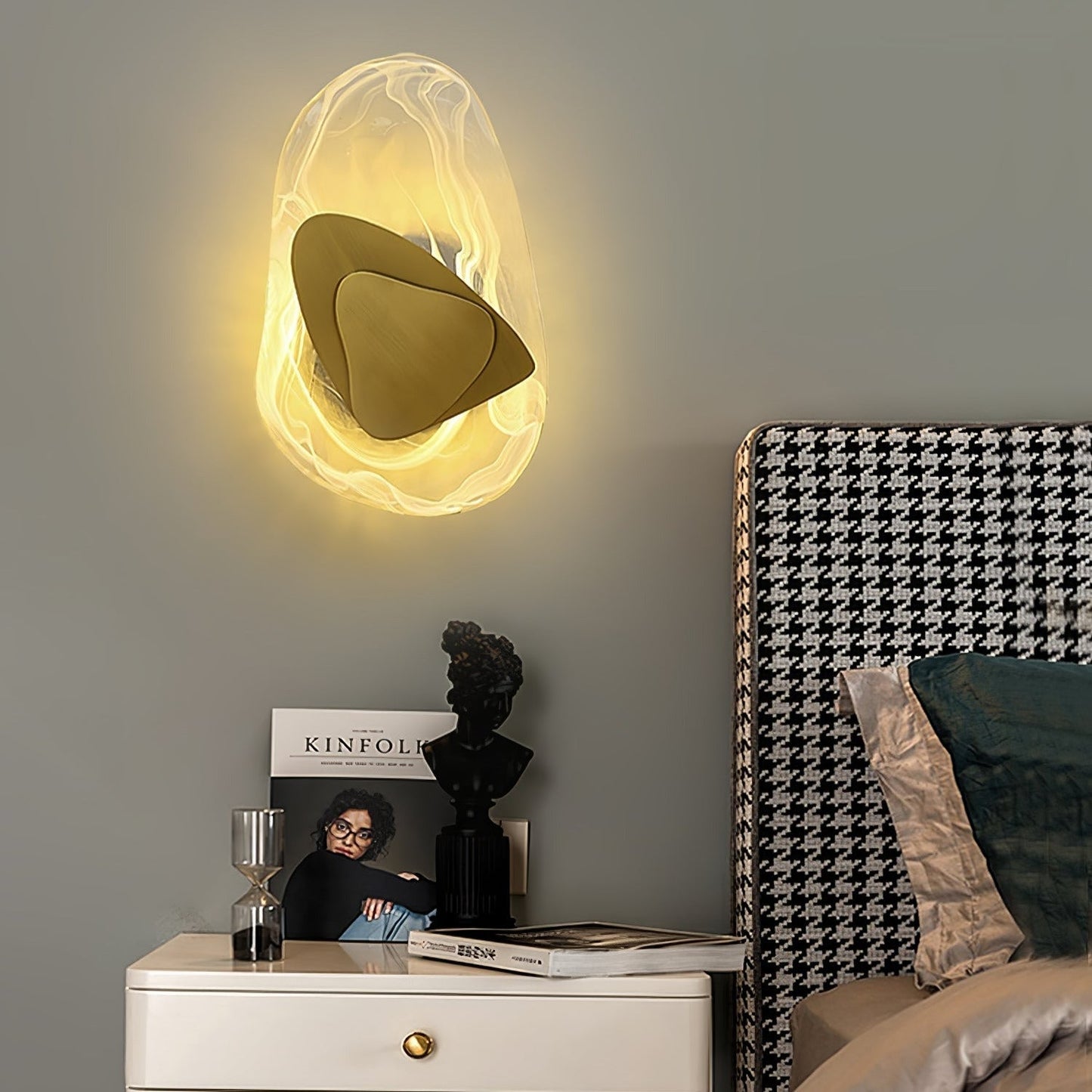 Katara – Designer Wandleuchte mit Kristallakzenten