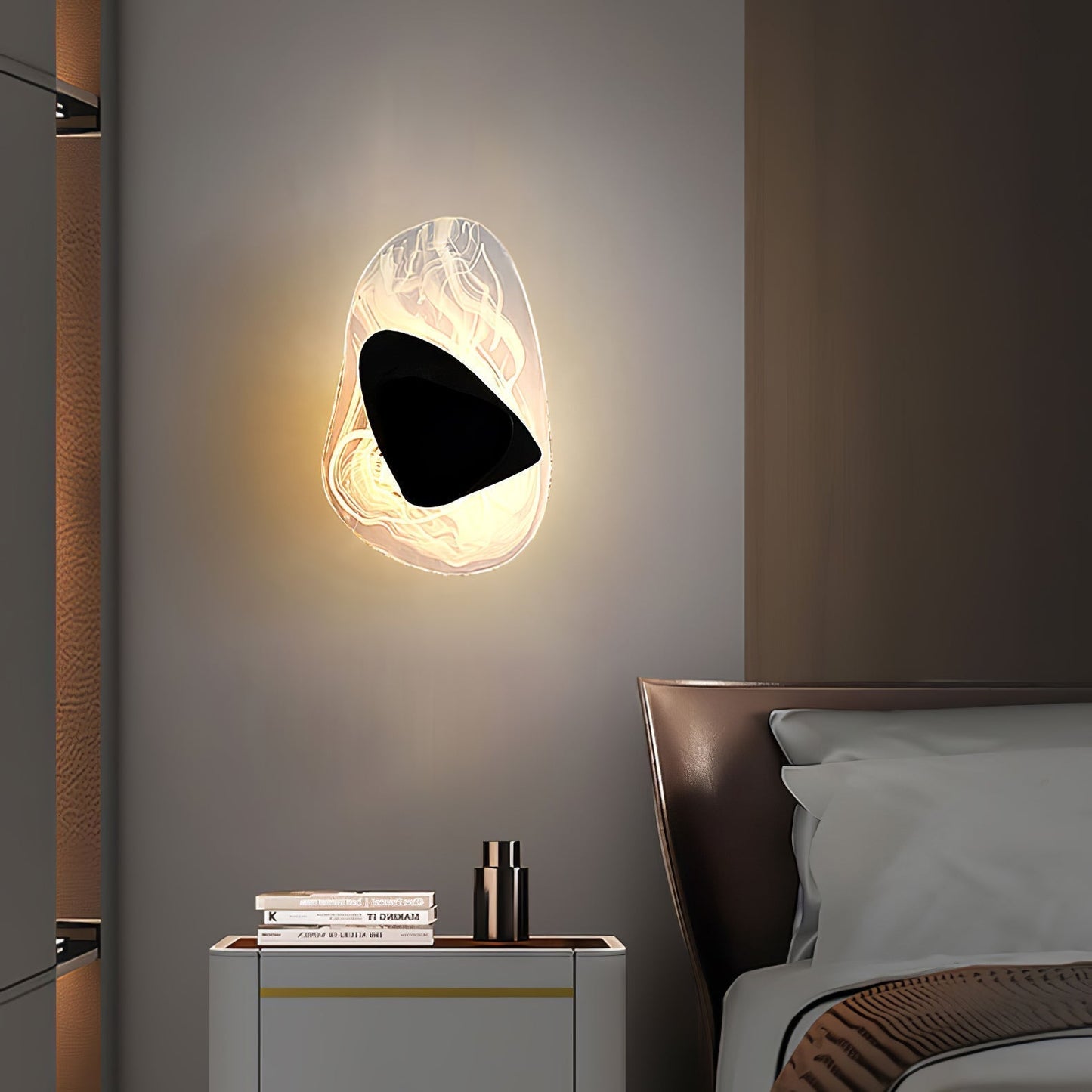 Katara – Designer Wandleuchte mit Kristallakzenten