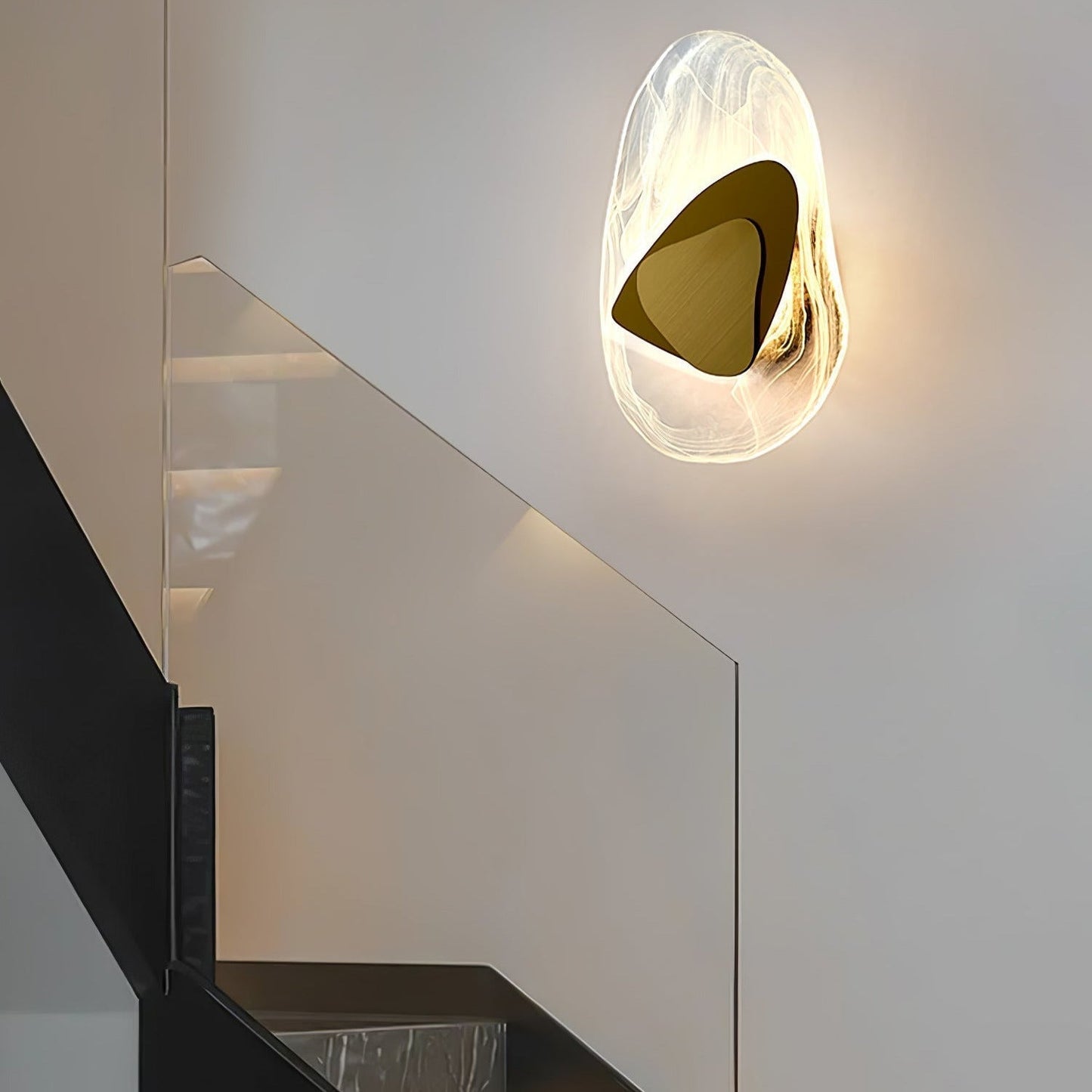Katara – Designer Wandleuchte mit Kristallakzenten