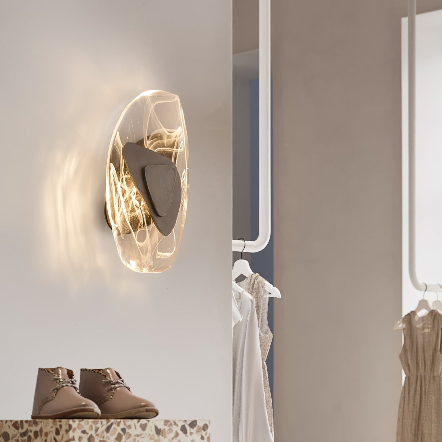 Katara – Designer Wandleuchte mit Kristallakzenten