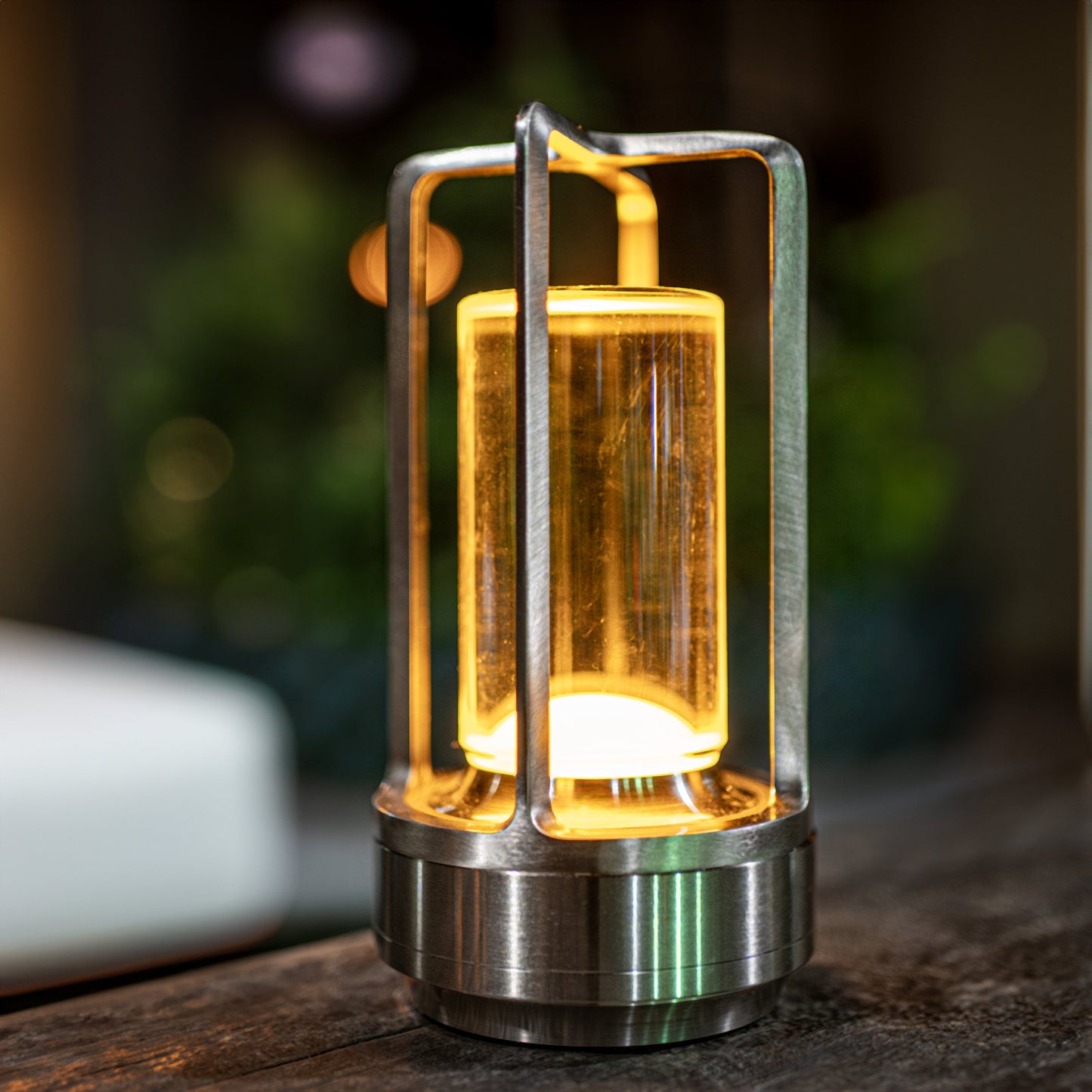 CrystalGlow – Kabellose LED-Kristalllampe im Laternenstil