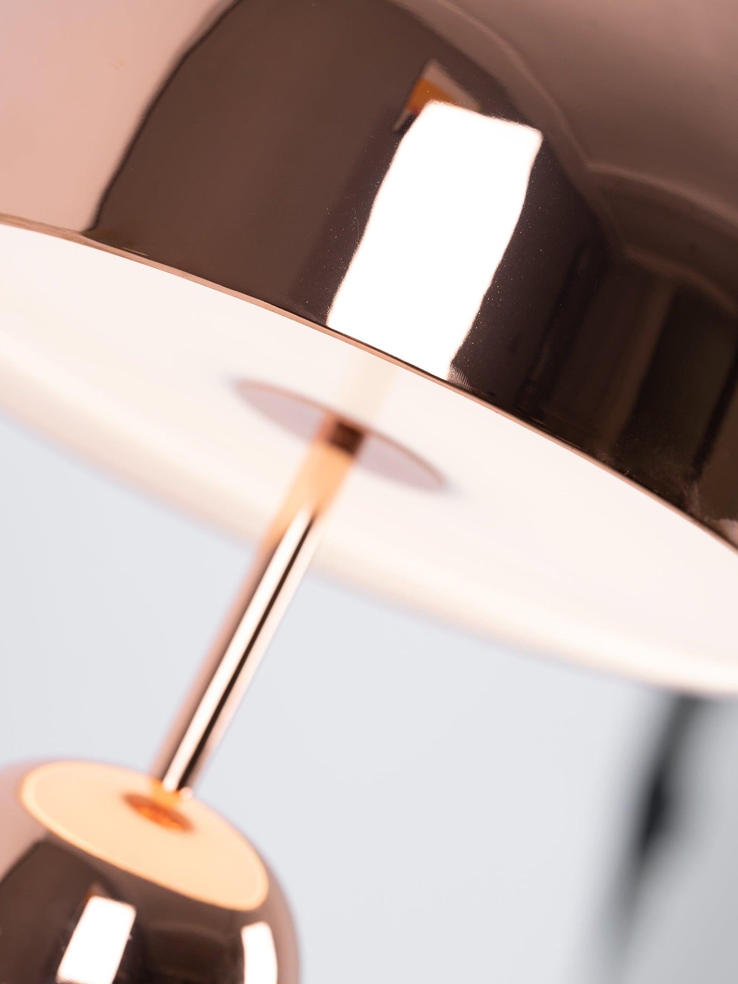 Bella – Schicke Tischlampe mit klassischem Stil und sanftem Licht