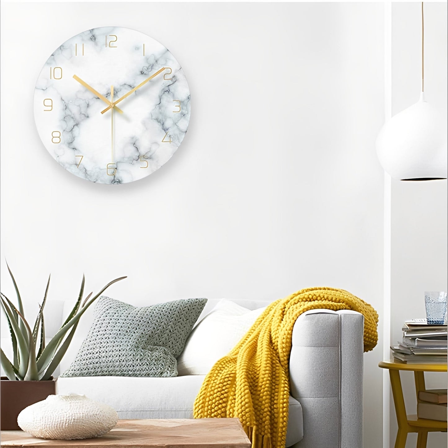 Marbela – Glas-Wanduhr im nordischen Stil mit Marmorlook