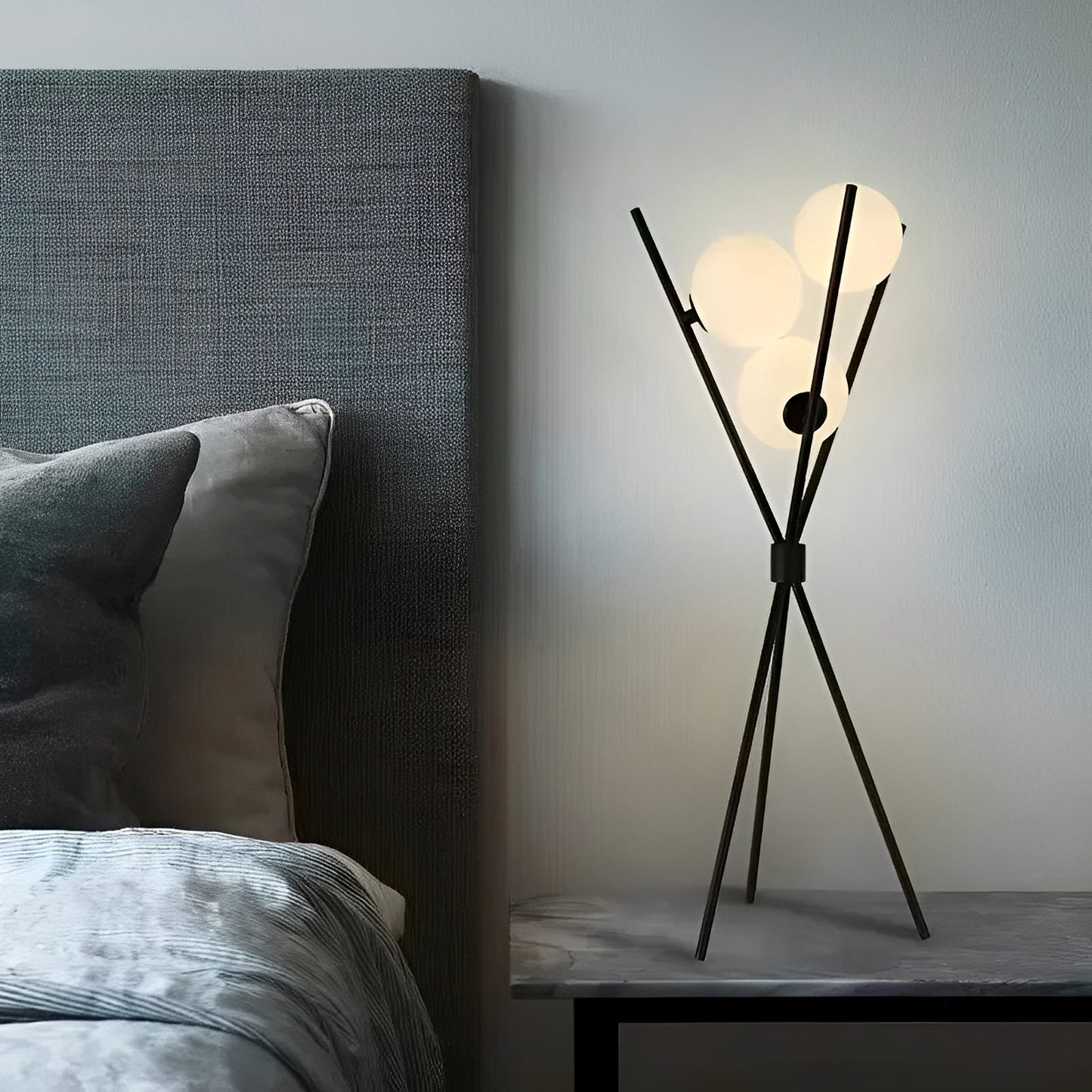 Analie – Schlichte Stehlampe mit Mond-Thema