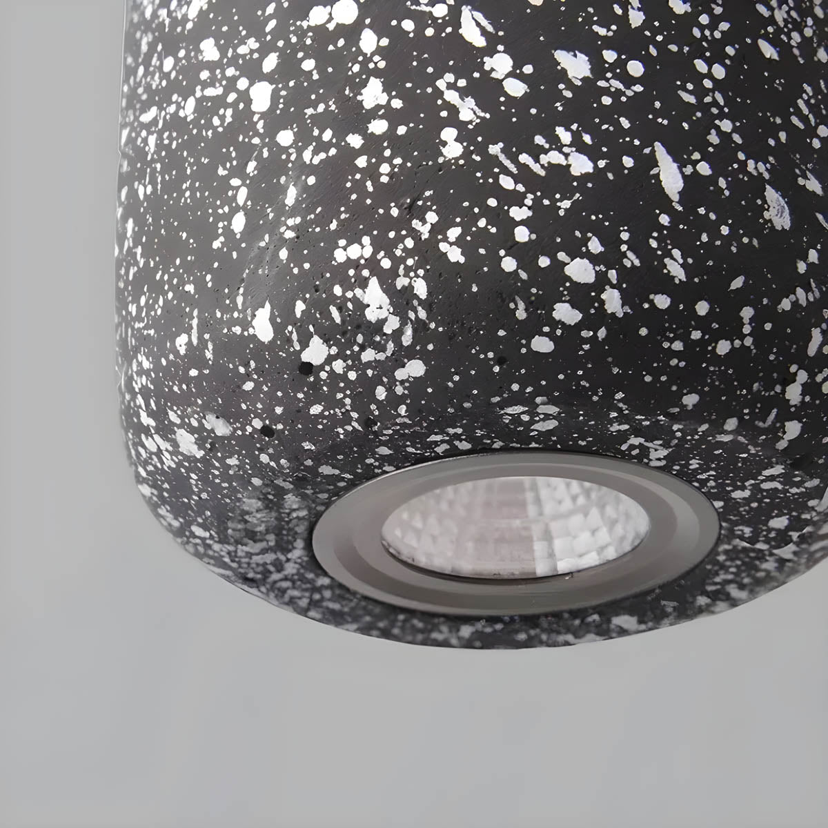 Ferro – Hängelampe aus Eisen mit modernem Design