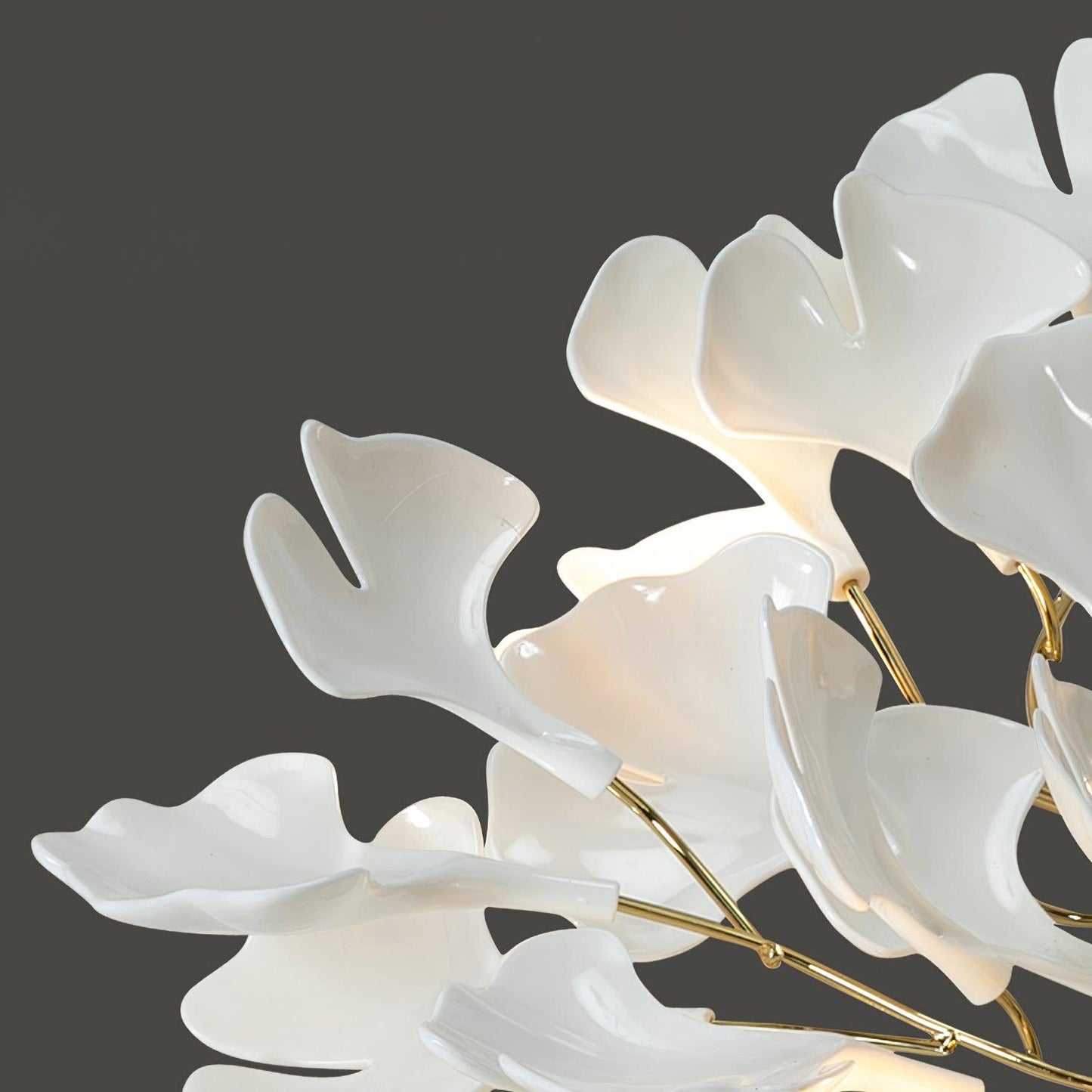 Selina – Keramik-Lampe mit Ginkgo-Blatt-Design