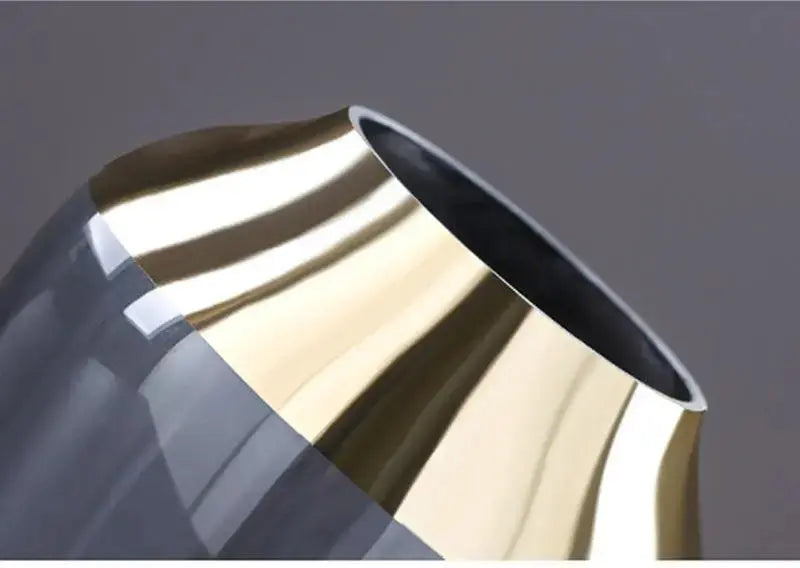 GoldenBloom – Blumenvase mit eleganter Goldfolienveredelung