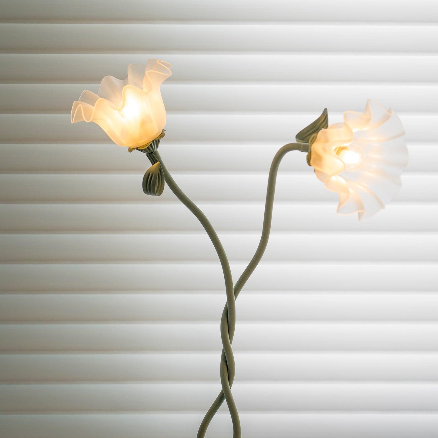 CallaLicht – Elegante Stehlampe im Calla-Blumen-Design