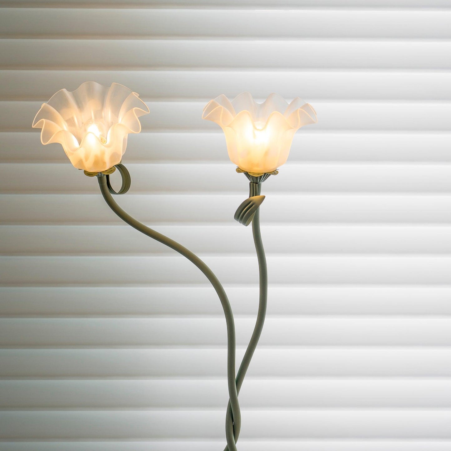 CallaLicht – Elegante Stehlampe im Calla-Blumen-Design