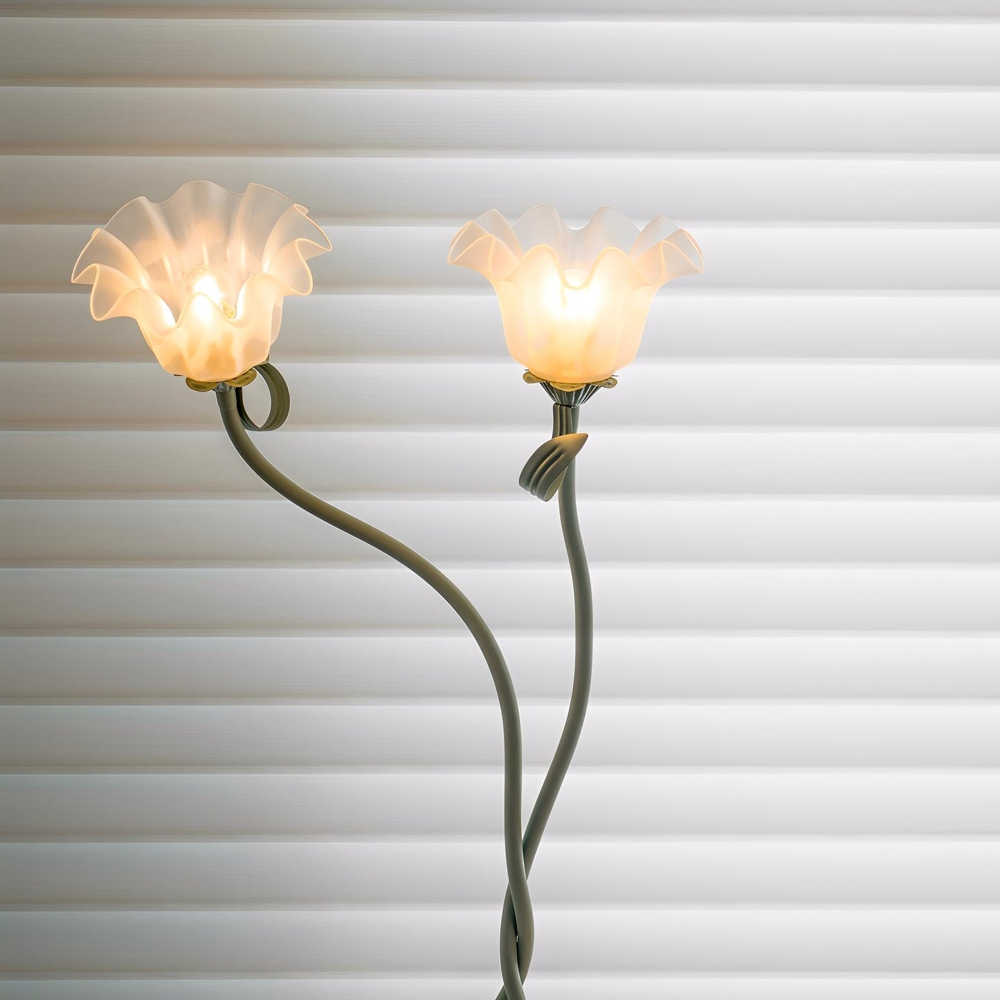 Sara – Cremeweiße Stehlampe