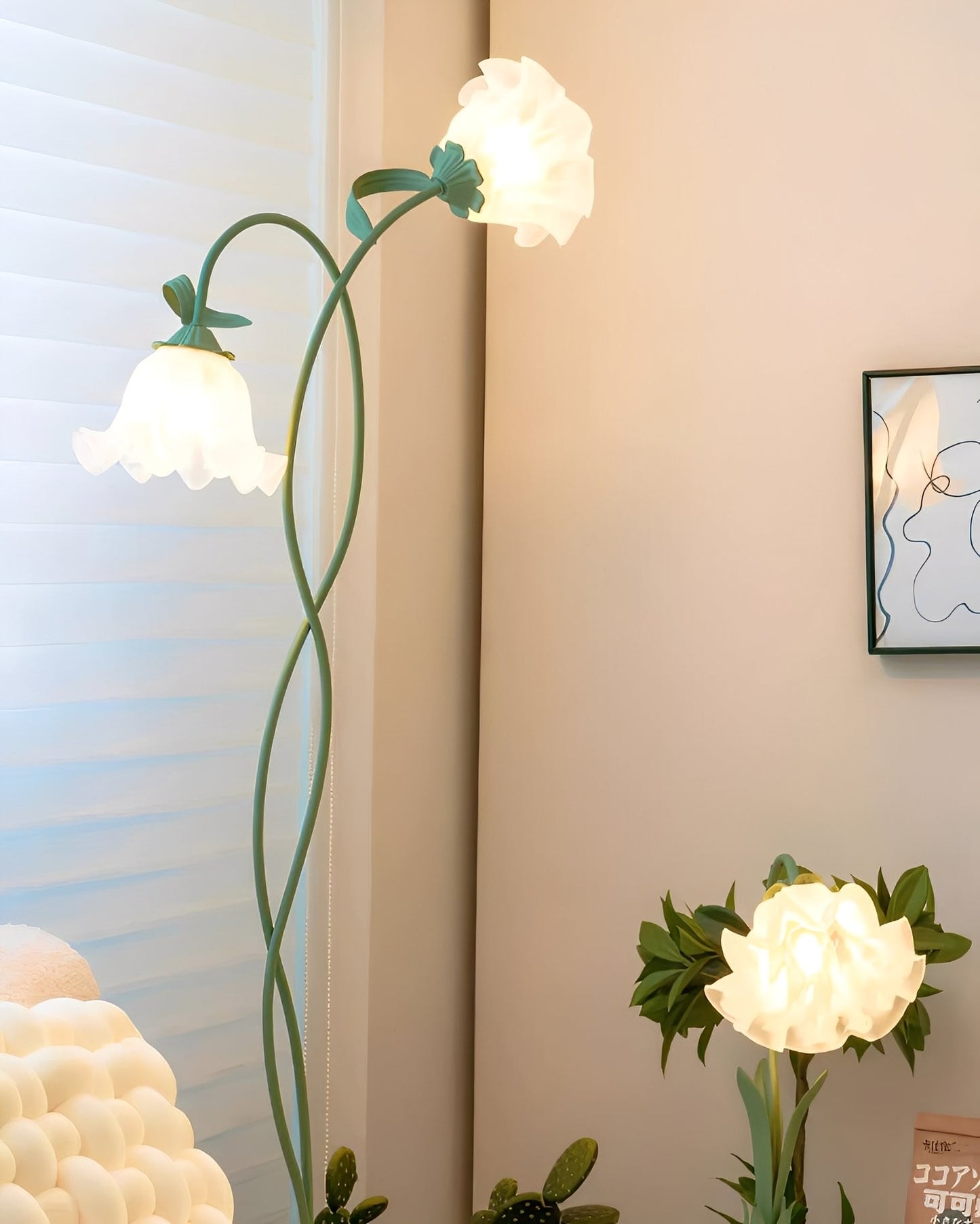 Sara – Cremeweiße Stehlampe