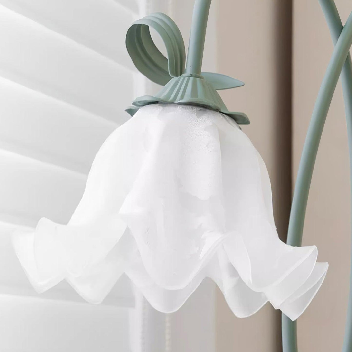 CallaLicht – Elegante Stehlampe im Calla-Blumen-Design