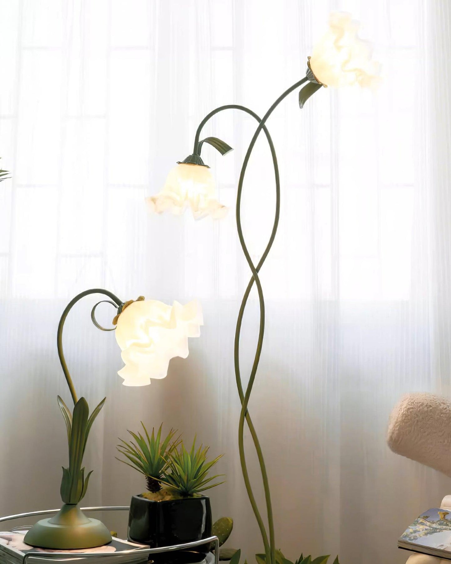 CallaLicht – Elegante Stehlampe im Calla-Blumen-Design