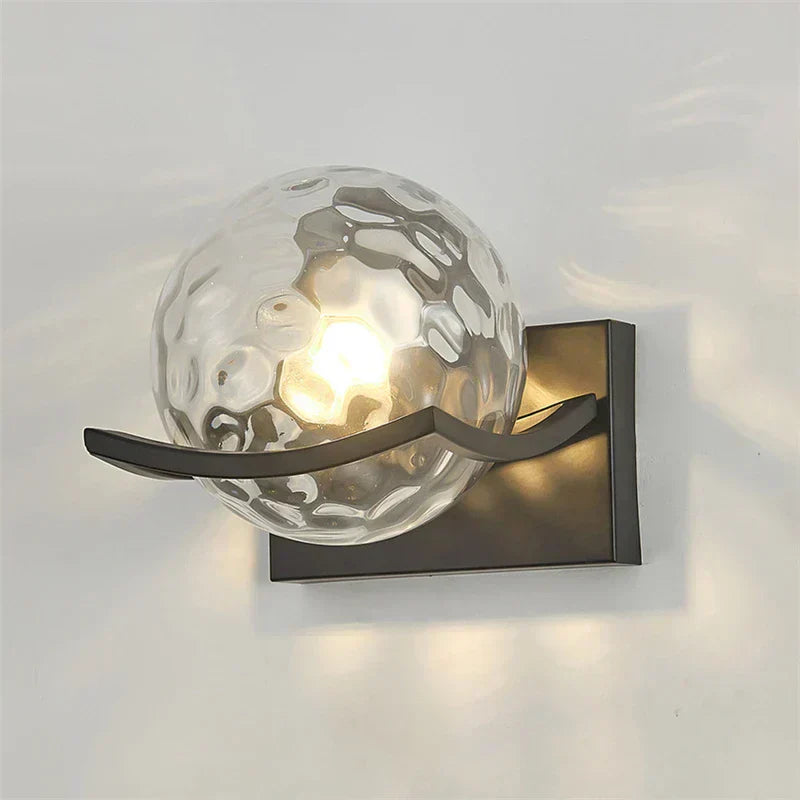Nolan – Moderne LED-Wandlampe aus Glas