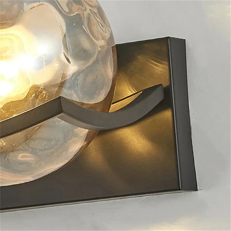 Nolan – Moderne LED-Wandlampe aus Glas