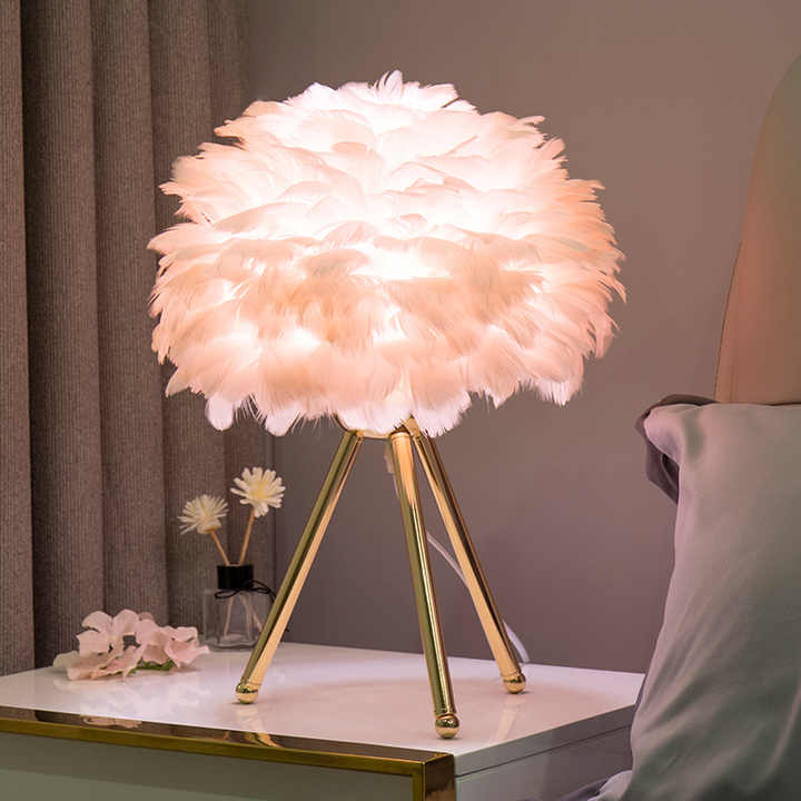 FeatherGlow – Stilvolle Federlampe für sanfte Akzente