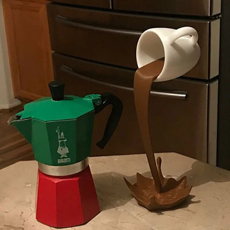 Schwebende Kaffeetasse Tischdekoration