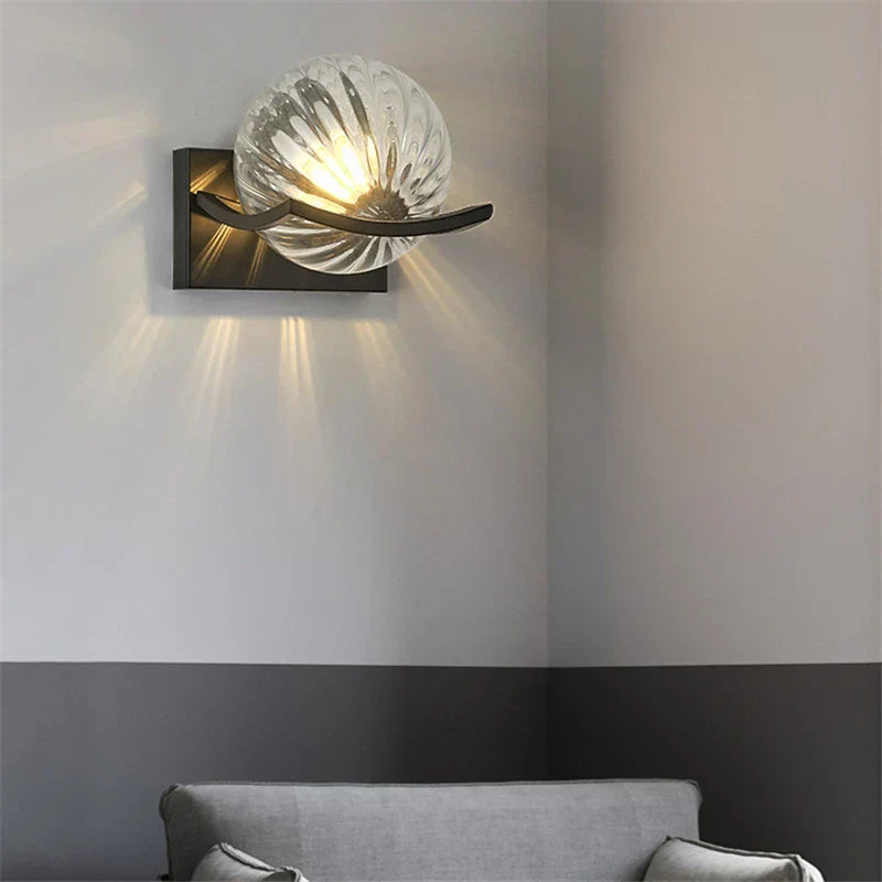 Nolan – Moderne LED-Wandlampe aus Glas