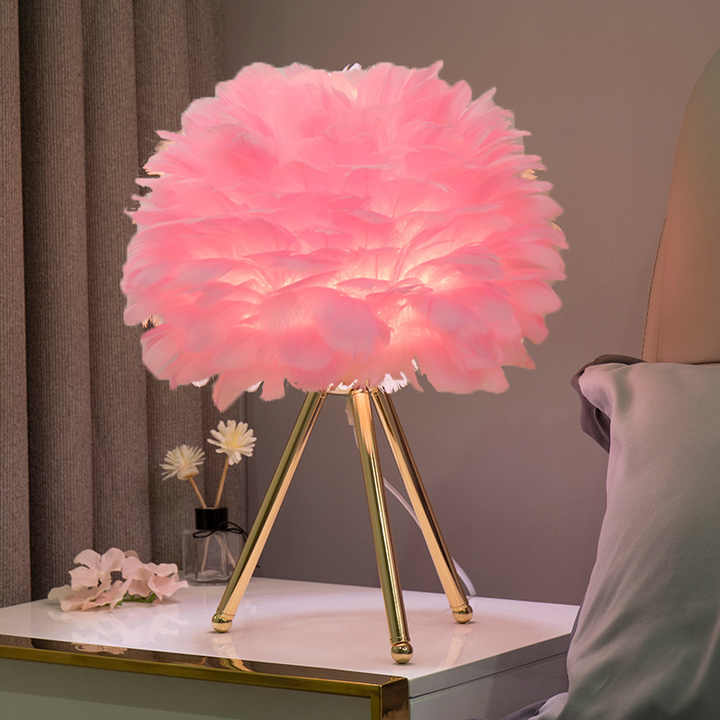FeatherGlow – Stilvolle Federlampe für sanfte Akzente