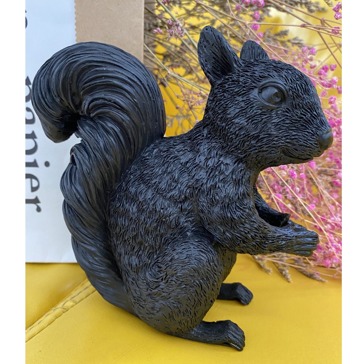 SkandiSquirrel – Niedliche Designer-Tischlampe mit Eichhörnchen